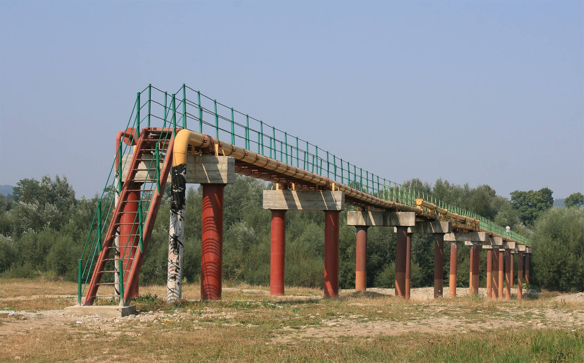 Surface of the Druzba oil pipeline from Wikimedia Commons: https://en.wikipedia.org/wiki/Druzhba_pipeline#/media/File:Wp_nefteprovod_druzhba.jpg