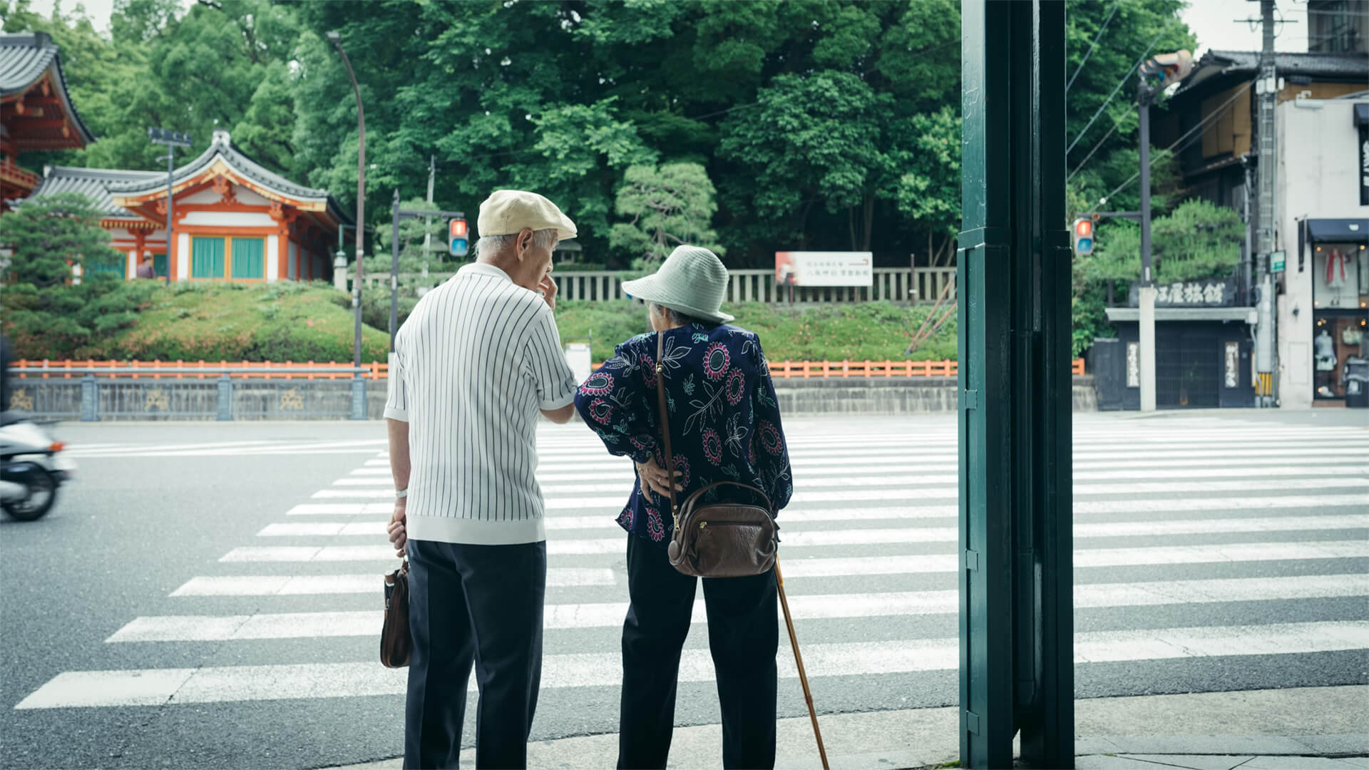 A Japanese elderly couple at a crosswalk