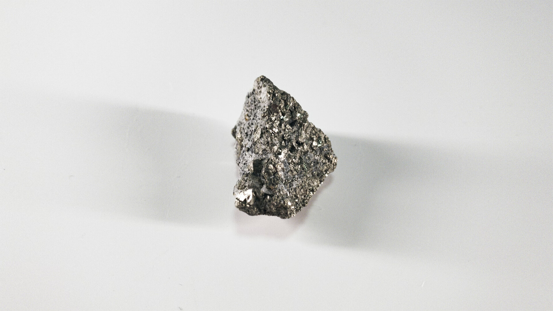 A rock of aluminum