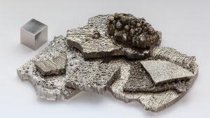 %) cobalt chips, electrolytically refined, as well as a high purity (99.8 % = 2N8) 1 cm3 cobalt cube for comparison | Photo by Wikimedia COmmons: https://en.wikipedia.org/wiki/Cobalt#/media/File:Kobalt_electrolytic_and_1cm3_cube.jpg